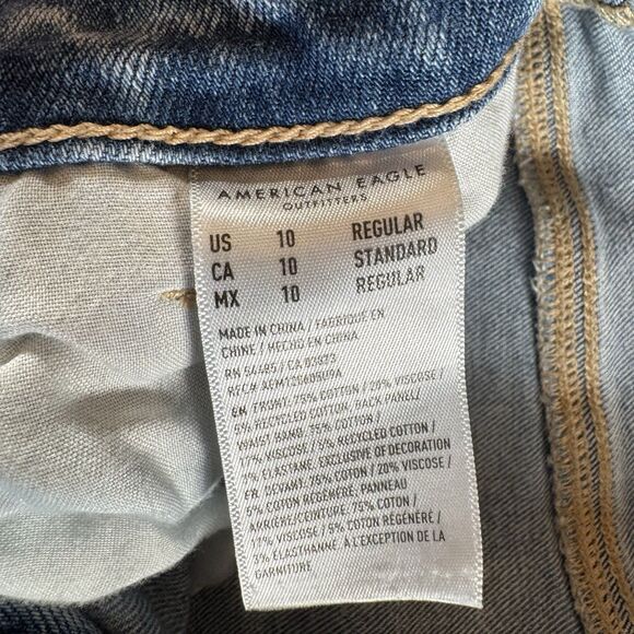 American Eagle Strigid Mom Jean Distressed Size 10 - Picture 6 of 9